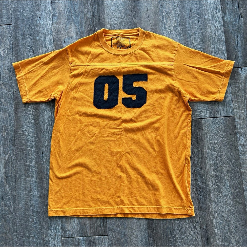 Industrial Exchange Yellow "05" Applique Graphic T-Shirt Mens L Cotton Knit